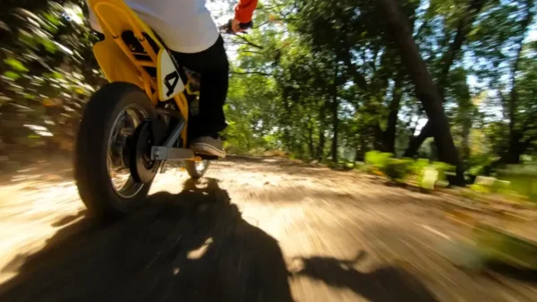 Razor - MX650 Dirt Rocket Off-Road Motocross Bike w/10 miles max operating range and 17 mph max speed - yellow - Image 10